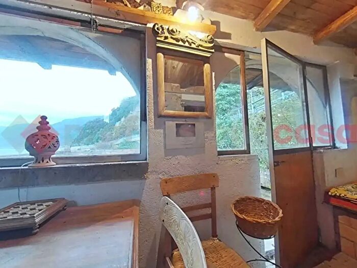 Casa quadrilocale in vendita in Via Tre Canali, Scilla