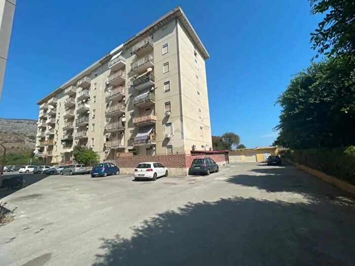 Appartamento quadrilocale in vendita in Via Scaglione Pietro, Palermo