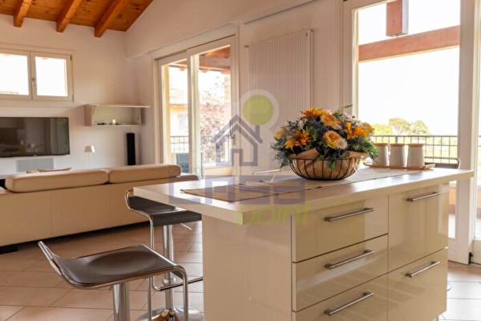 Appartamento trilocale in affitto in Via San Rocco, Soiano Del Lago