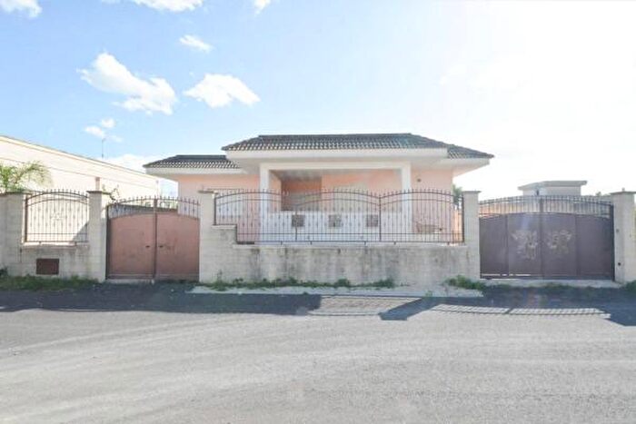 Casa con 6 locali in vendita in Avetrana