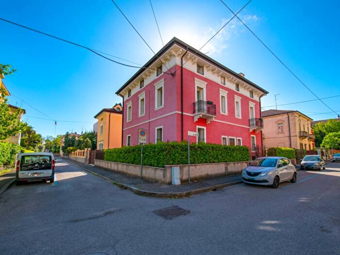 Casa con 5 locali in affitto in Via Giovanni Grioli, Cittadella Porta Nuova, Verona