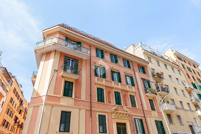 Appartamento trilocale in vendita in Via Altino, Roma