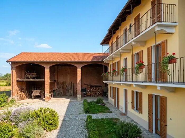 Casa con 6 locali in vendita in Via Beale, Giaveno