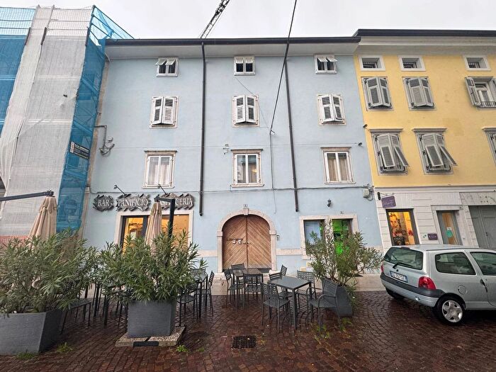 Appartamento con 6 locali in vendita in Gorizia Via Mazzini, Gorizia