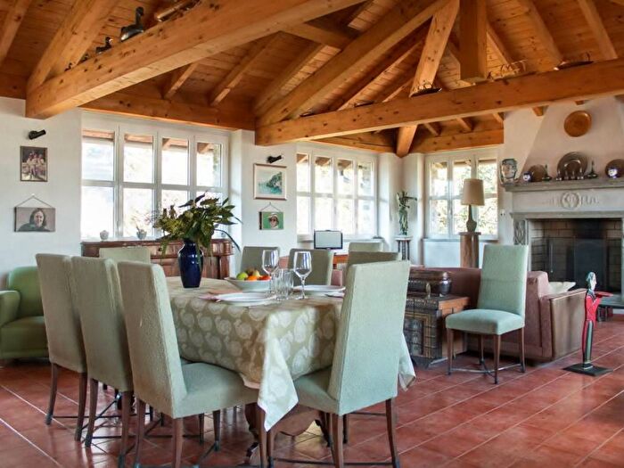 Casa quadrilocale in affitto in Dongo