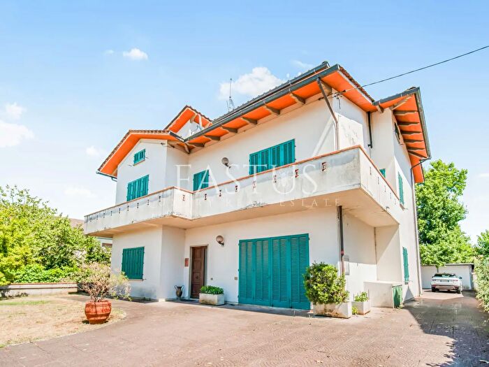 Casa con 12 locali in vendita in Santonuovo, Quarrata