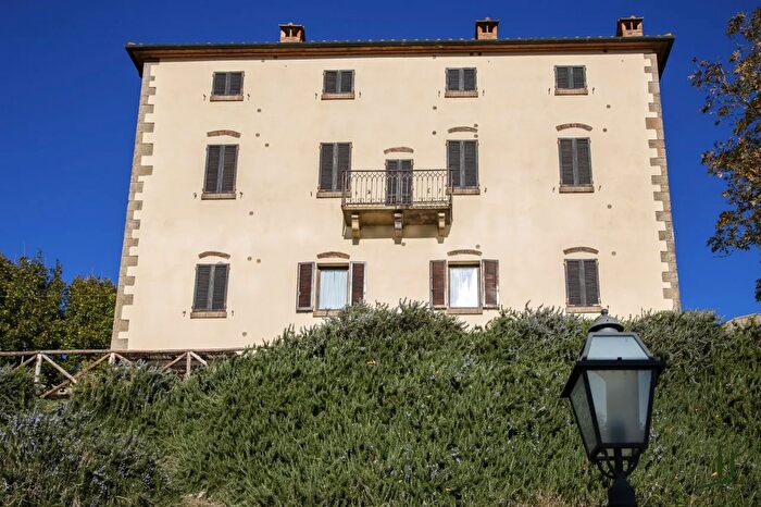 Casa con 11 locali in vendita in Via Gorizia, Roccastrada