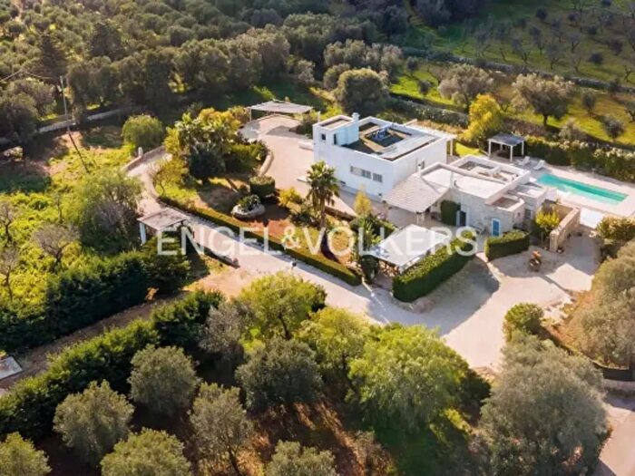 Casa con 6 locali in vendita in Ostuni