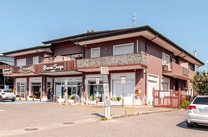 Appartamento con 5 locali in vendita in Via Strada Nuova a, Negrar