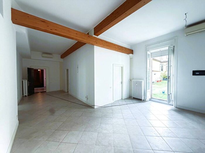 Appartamento trilocale in affitto in Via Alfonso Lamarmora, Quadronno Crocetta, Milano