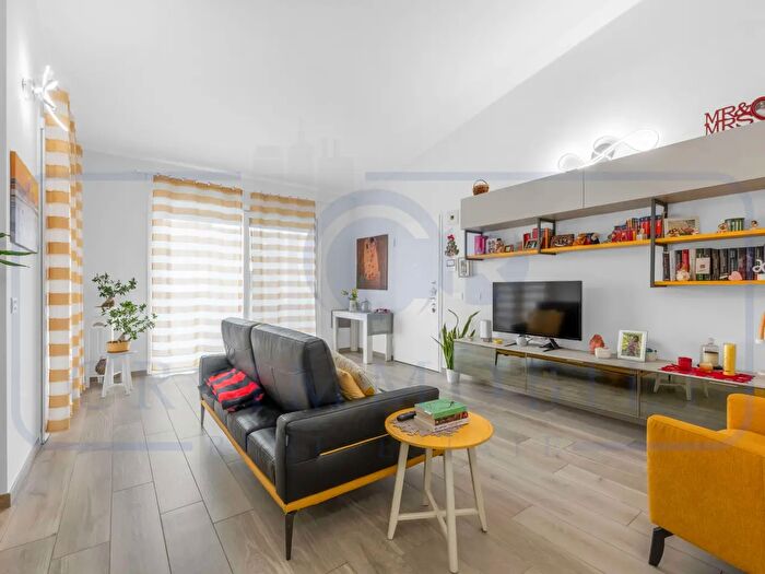 Appartamento trilocale in vendita in Via Montello b, Garbagnate Milanese