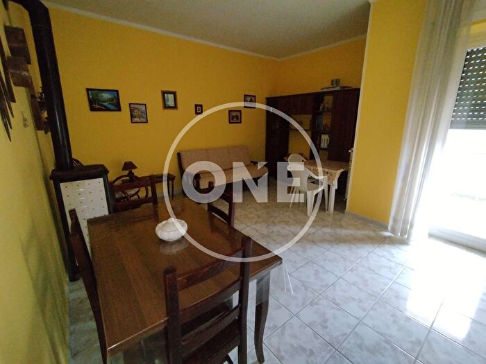 Appartamento con 6 locali in vendita in Via Firenze, Sante Marie