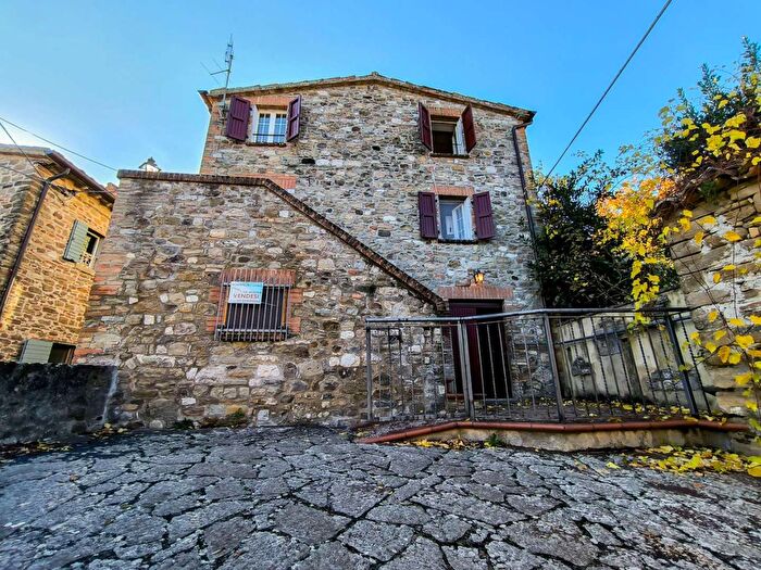 Casa quadrilocale in vendita in Cavoleto, Piandimeleto