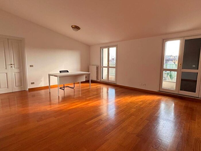 Appartamento trilocale in affitto in Corso Buenos Aires, Buenos Aires, Milano