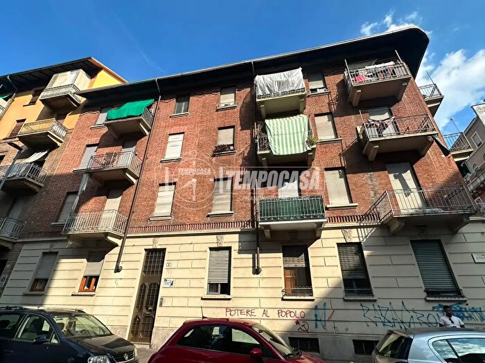 Appartamento trilocale in vendita in Via Ozegna, Torino