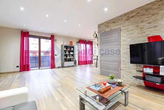 Casa con 5 locali in vendita in Seregno