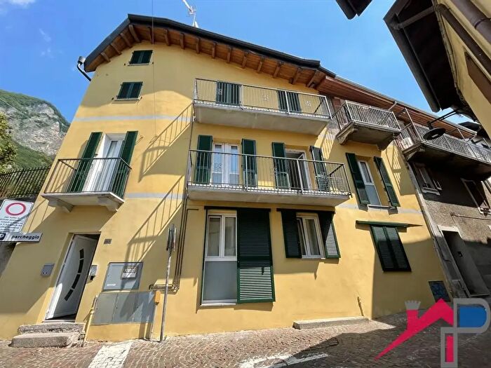 Appartamento trilocale in vendita in Vercurago