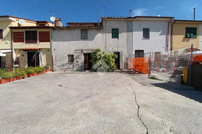 Casa con 10 locali in vendita in Via del Serchio, Vecchiano