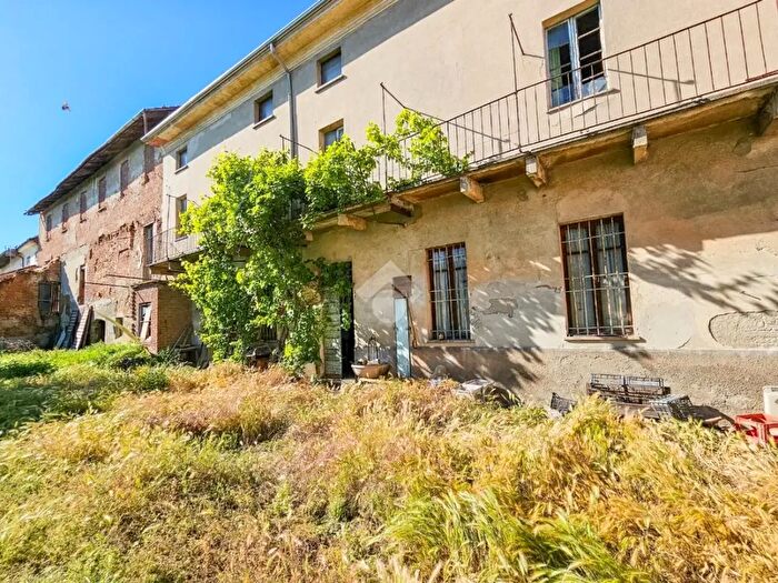 Casa con 7 locali in vendita in Via Provinciale Alessandria Sale, Alessandria