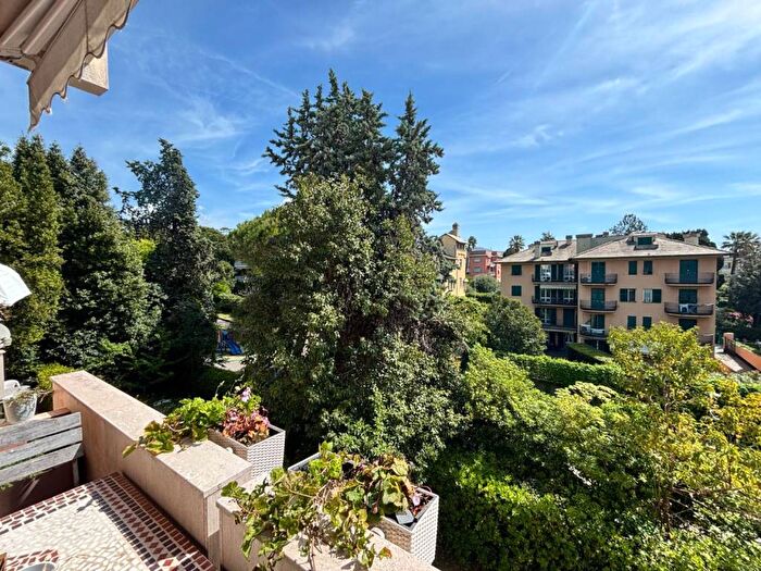 Appartamento con 5 locali in affitto in Viale Francesco Gandolfi, Albaro, Genova