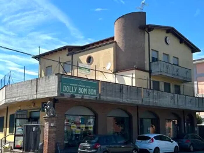 Casa bilocale in vendita in Via Dante Alighieri, Tavazzano Con Villavesco