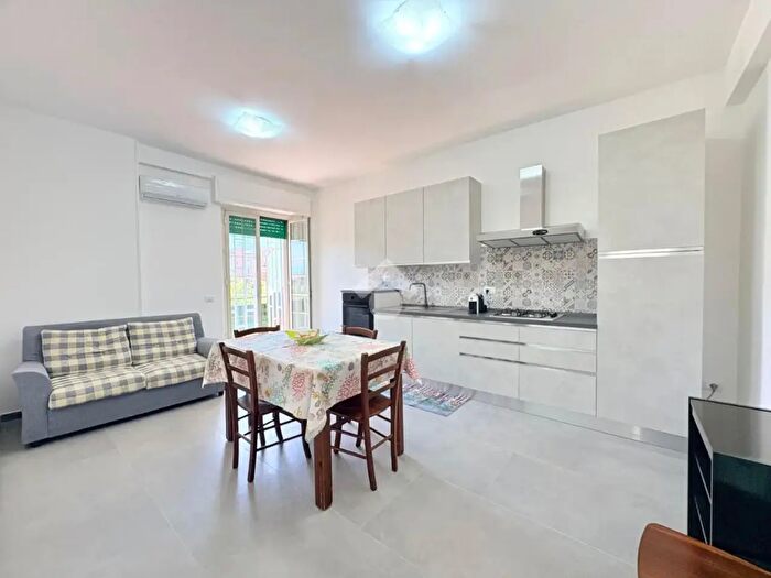 Appartamento quadrilocale in affitto in Via Stazzone, Palermo