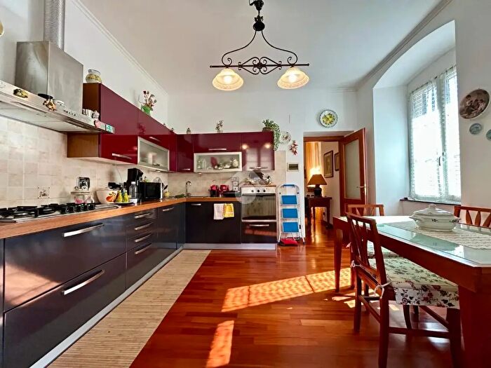 Appartamento quadrilocale in vendita in Via Cassanello, Genova