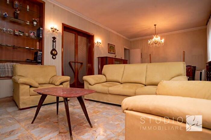 Appartamento con 6 locali in vendita in Via Nazario Sauro, Pistoia