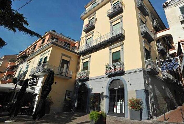 Appartamento trilocale in affitto in Centro Storico Teatro Verdi, Salerno