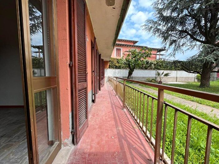 Appartamento trilocale in affitto in Via Vittorio Emanuele, Brignano Gera dAdda