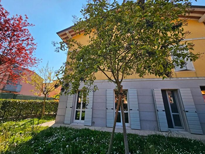 Casa con 6 locali in vendita in Medolla