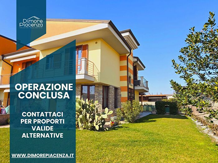Casa con 7 locali in vendita in Via Cherubini, Podenzano