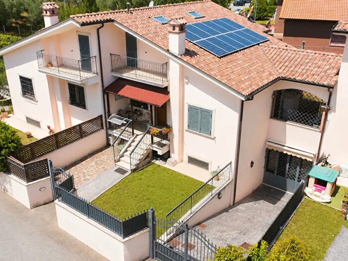 Casa con 5 locali in vendita in Roma
