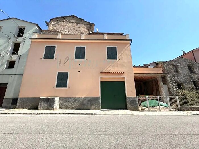 Appartamento trilocale in vendita in Pieve Di Teco