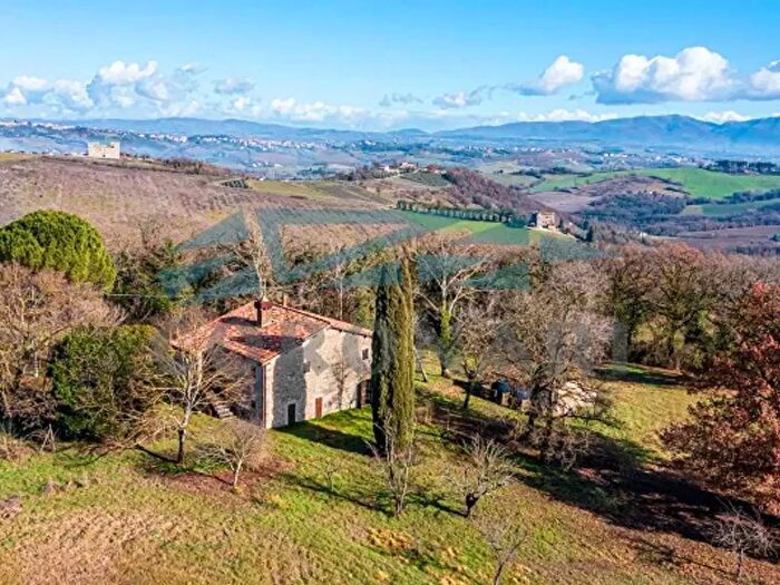 Casa con 6 locali in vendita in Vocabolo Castello di Romazzano, Todi