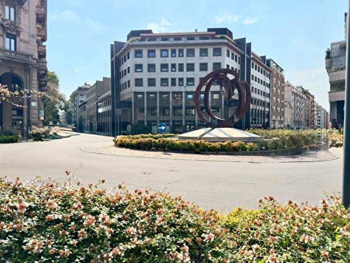 Appartamento con 5 locali in vendita in Largo Don Giovanni Minzoni, Novara