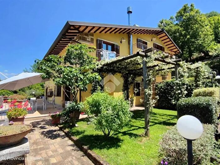 Casa con 8 locali in vendita in Contrada Castello, Atripalda