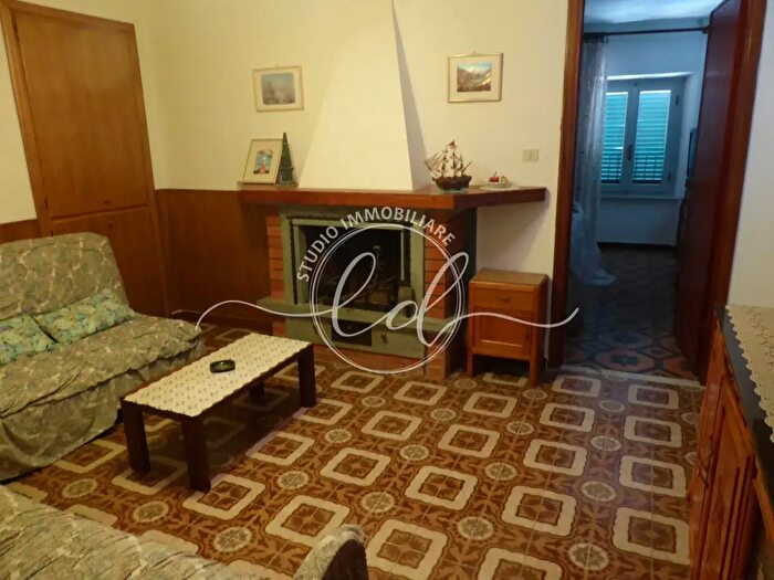 Casa con 12 locali in vendita in Seravezza