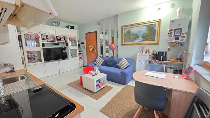 Appartamento trilocale in vendita in Via Ilaria Alpi, Parma