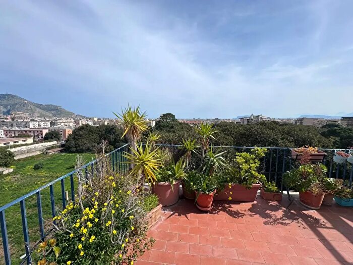 Appartamento in vendita in Via Serradifalco, Palermo