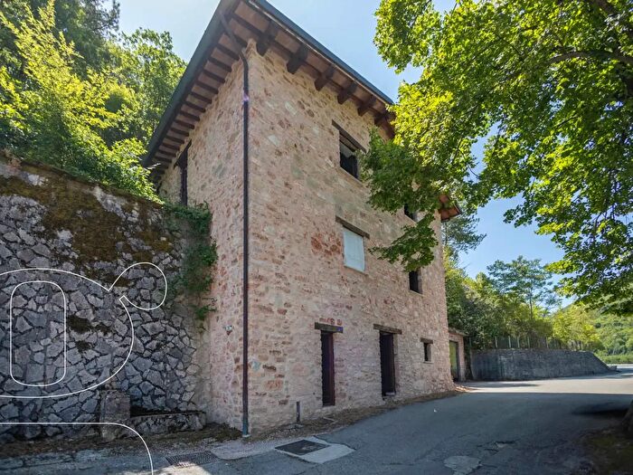 Casa con 5 locali in vendita in Via del Molino, Poggiodomo