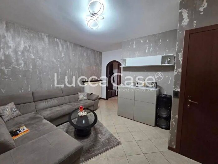 Casa con 5 locali in vendita in Porcari