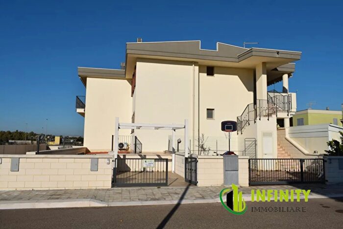 Appartamento trilocale in vendita in Via delle Margherite, Ginosa