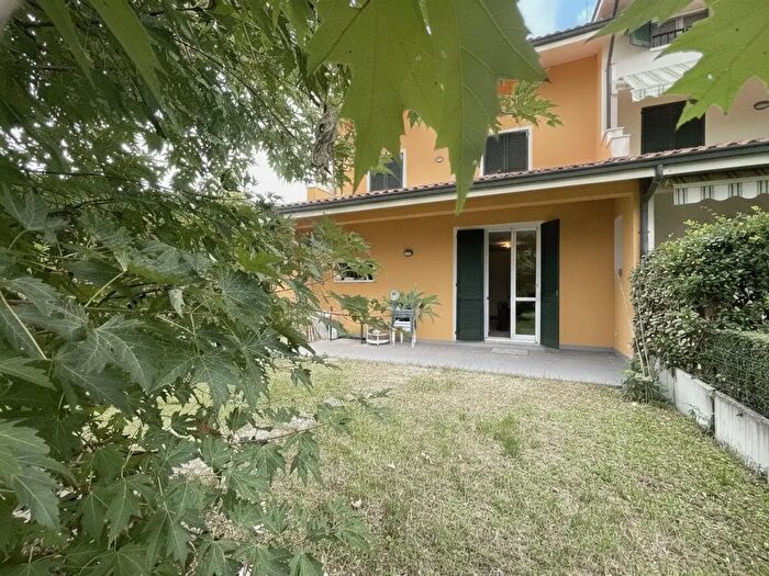Casa con 5 locali in vendita in Suzzara
