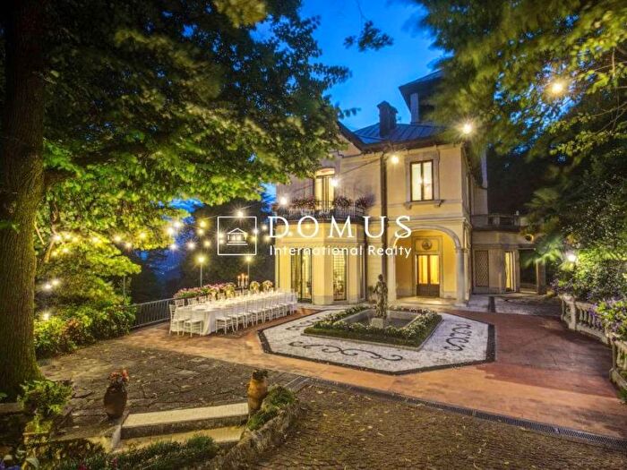 Casa con 6 locali in affitto in Via Sant Elia, Centro, Viggiù