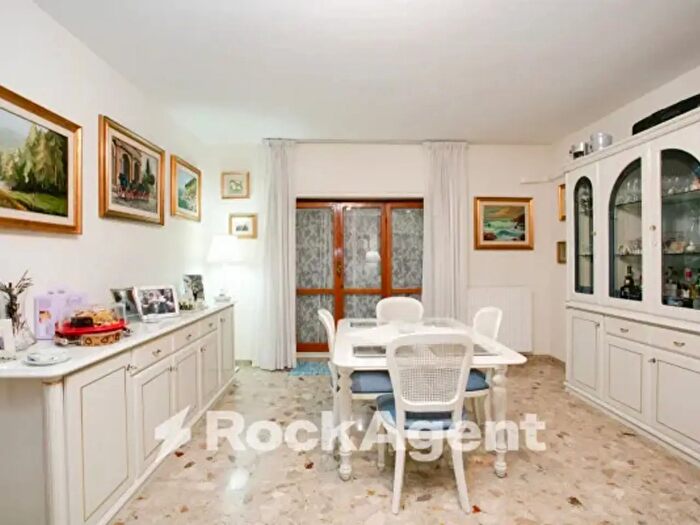 Appartamento trilocale in vendita in Via Gravina di Puglia, Roma