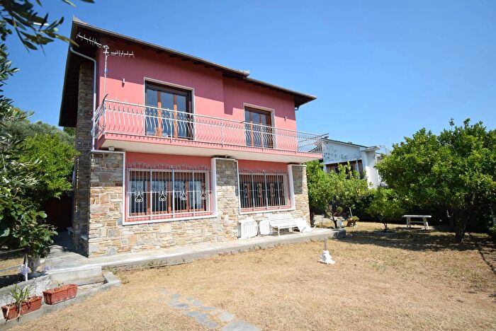 Casa con 7 locali in vendita in Via Besusta, Diano Castello