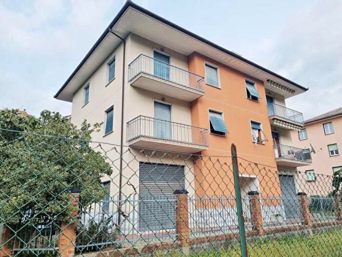 Appartamento con 6 locali in vendita in Via Pian degli Alberi, Cicagna