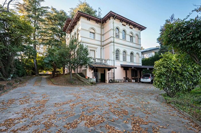 Casa con 5 locali in vendita in Viale Aguggiari, Varese
