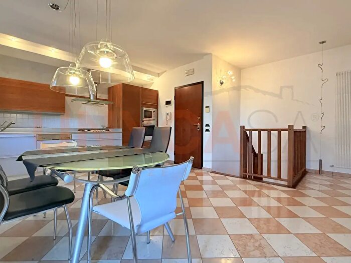 Appartamento con 5 locali in vendita in Stra